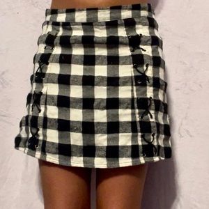 Black and White Newbury Kustom Skirt with Zipper! (missing a lace)